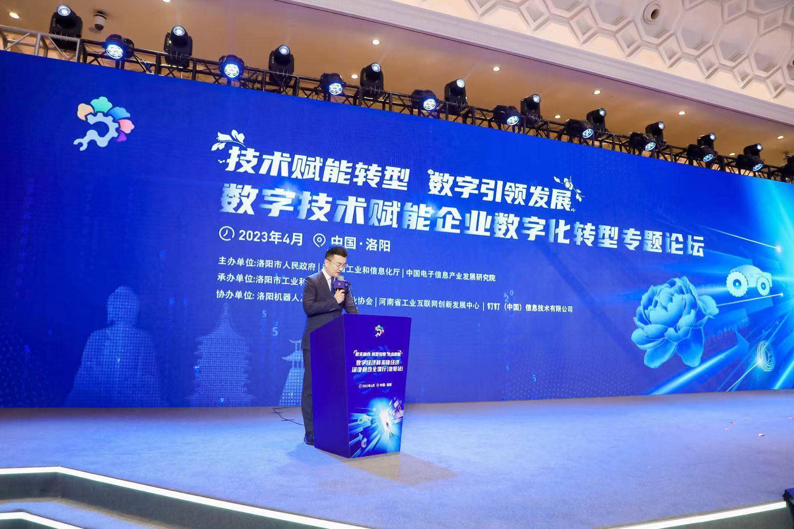 短天技术，企业数字化转型领航先锋,在科技进步日新月异的今天，信息化已经成为推动企业发展的核心动力，面对大数据、云计算、人工智能等新技术风起云涌的时代，如何紧跟信息化趋势，实现企业的数字化转型，成为摆在我们面前的一项重大课题，短天技术咨询，作为一家专业的信息化服务提供商，凭借其深厚的行业底蕴和卓越的技术实力，致力于帮助企业顺利完成转型，成为行业数字化转型的重要推动者。,短天信息技术咨询,技术咨询,信息技术咨询,第1张